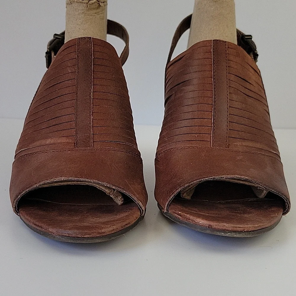 Lucky Brand Jorelie Sandals Plum Brown Size 9.5